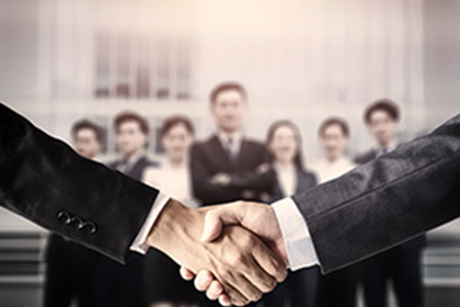 法院判决欠款后何时可启动强制执行程序？